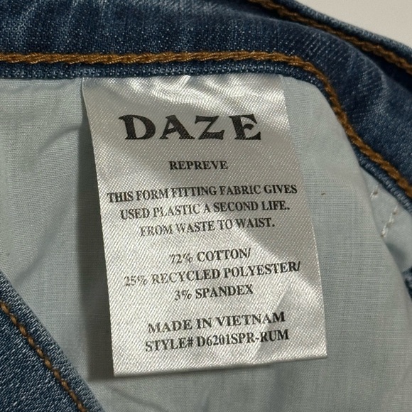 Daze Shy Girl High Rise Crop Flare in Rumors Size 28 - Picture 7 of 7